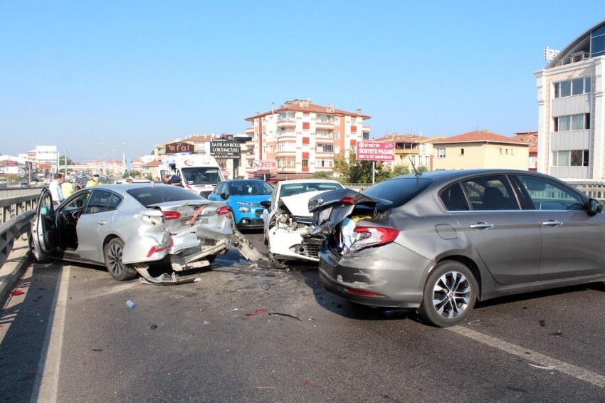 Yalova’da zincirleme trafik kazası: 4 yaralı