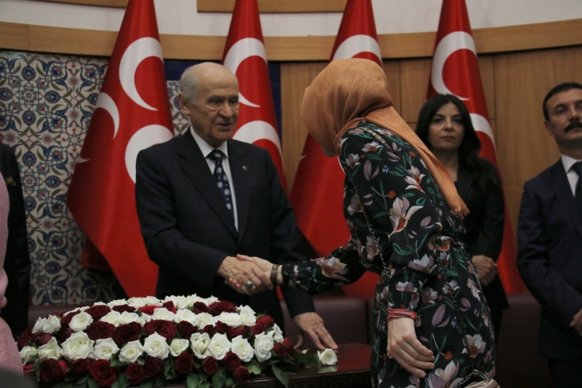 MHP Lideri Bahçeli partililerle bayramlaştı