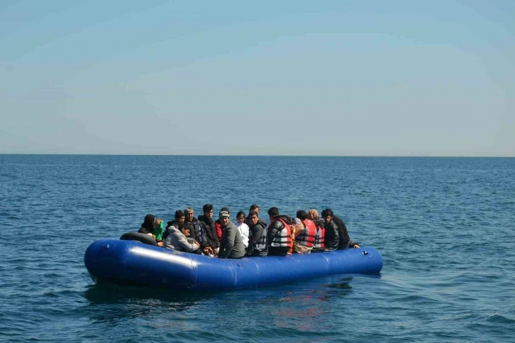 Çanakkale’de 17’si çocuk 40 kaçak göçmen kurtarıldı
