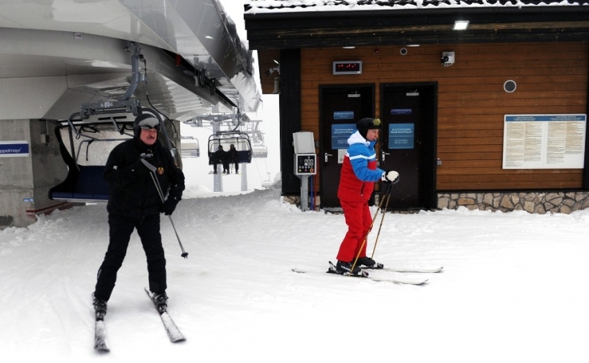 Putin ve Lukaşenko’nun kayak keyfi