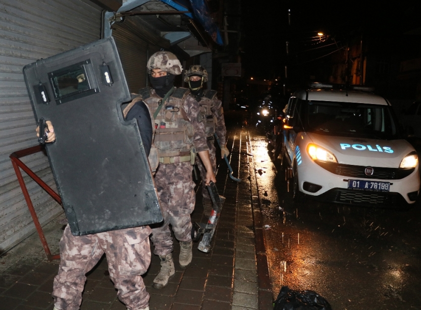 Adana’da sokak çetesine şafak operasyonu