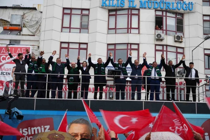 CHP Genel Başkanı Özel: ‘‘AK Parti ile kafa kafaya yarışıyoruz’’
