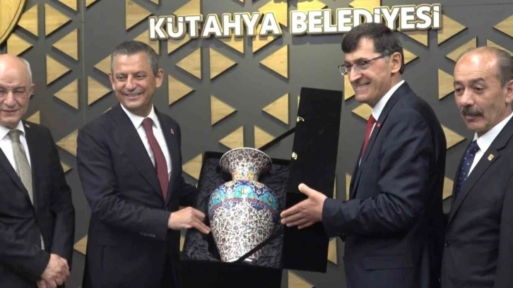 CHP Genel Başkanı Özel’den Kütahya Belediye Başkanı Kahveci’ye tebrik ziyareti

