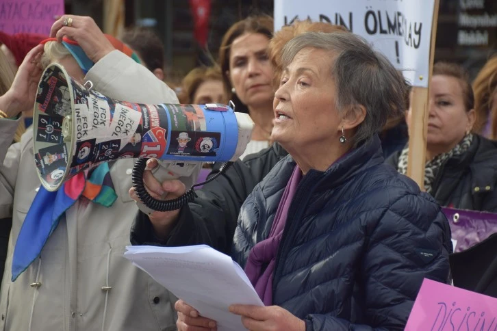 CHP Kadın Kolları: "Kadına şiddet insanlığa ihanet"