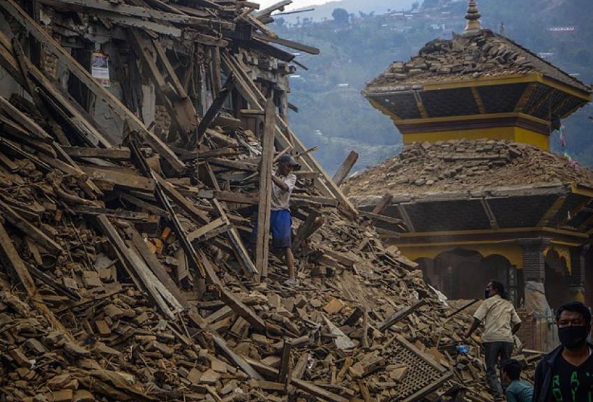 Nepal deprem yaralarını sarmakta zorlanıyor