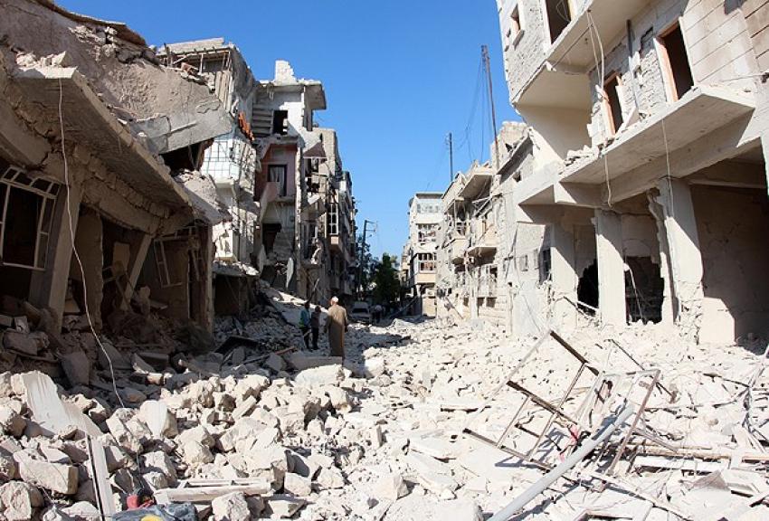 Suriye'de rejim güçleri 500 evi yıktı