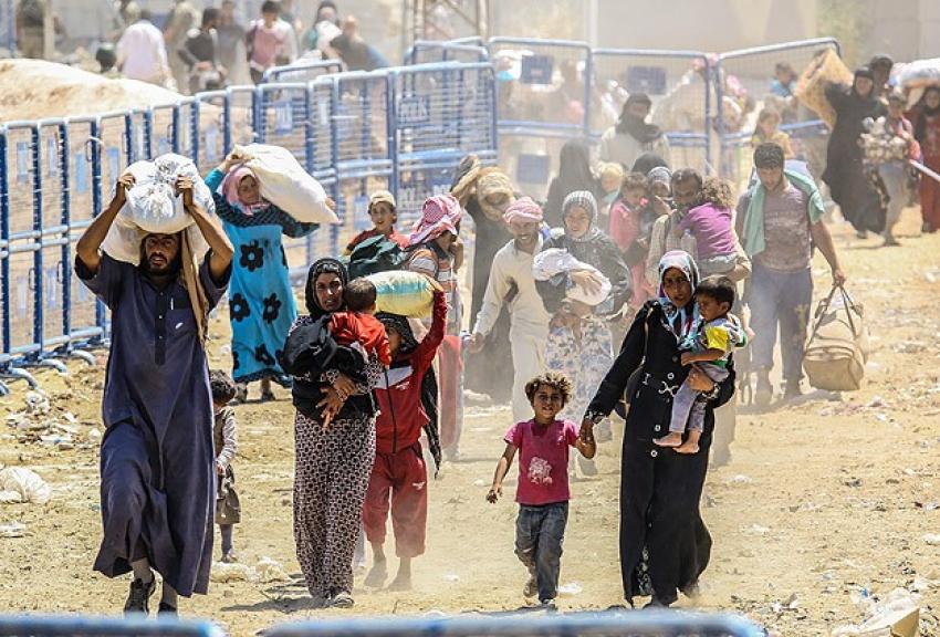 Akçakale'den Suriye'ye geçişler sürüyor