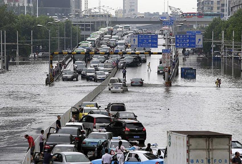Çin'de sel ve toprak kayması: 28 ölü