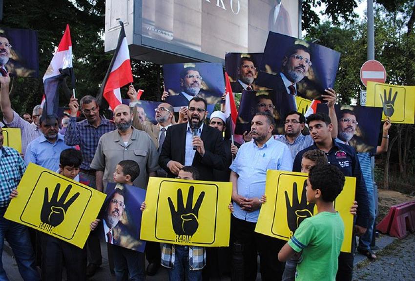 Türkiye'deki Mısırlı alimlerden protesto