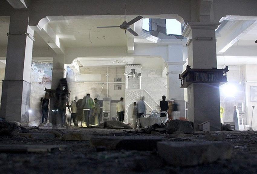Halep'te camiye 'varil bombalı' saldırı