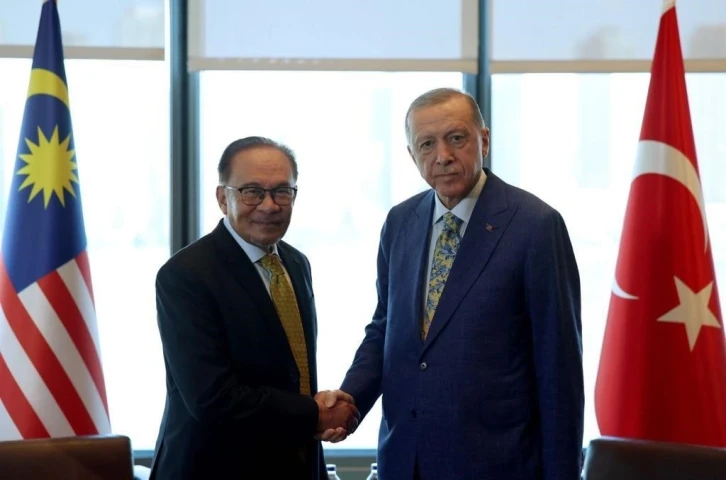 Cumhurbaşkanı Erdoğan’dan Malezya Başbakanı İbrahim’e: “Sabiha Gökçen Havalimanı’ndaki operasyonları genişletelim”
