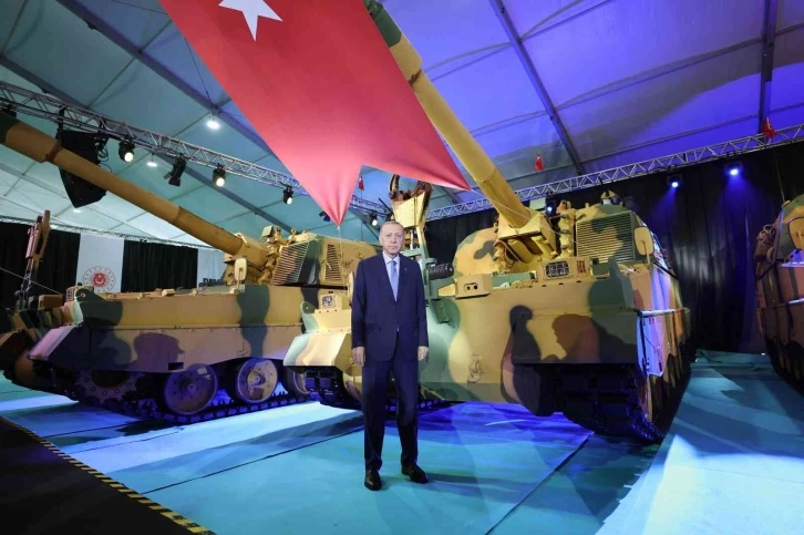 Cumhurbaşkanı Erdoğan’dan savunma sanayi mesajı: "2023 çok mühim gelişmelerin yaşandığı, müjdelerle dolu bir sene olacak"
