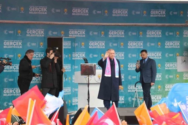 Cumhurbaşkanı Erdoğan: "Özgür efendi bıraksın bu darbe şakşakçılığını"
