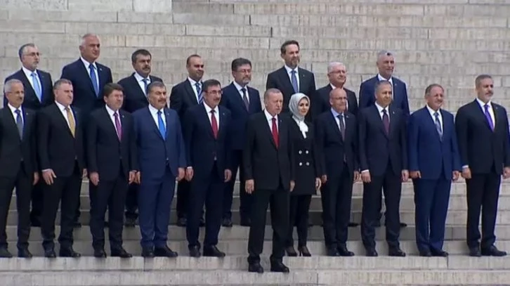 Cumhurbaşkanı Erdoğan ve yeni kabine üyeleri Anıtkabir'de