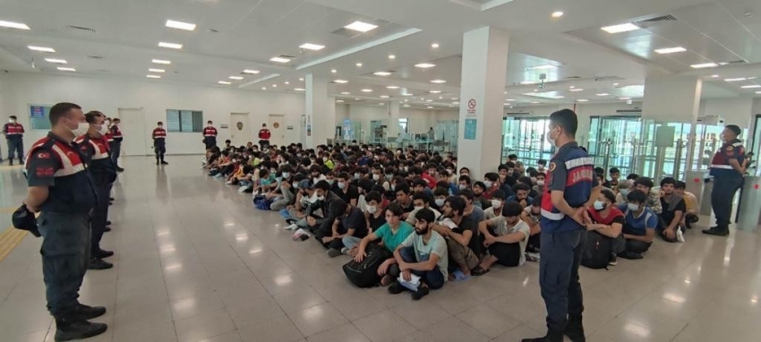 226 kaçak göçmen sınır dışı edildi