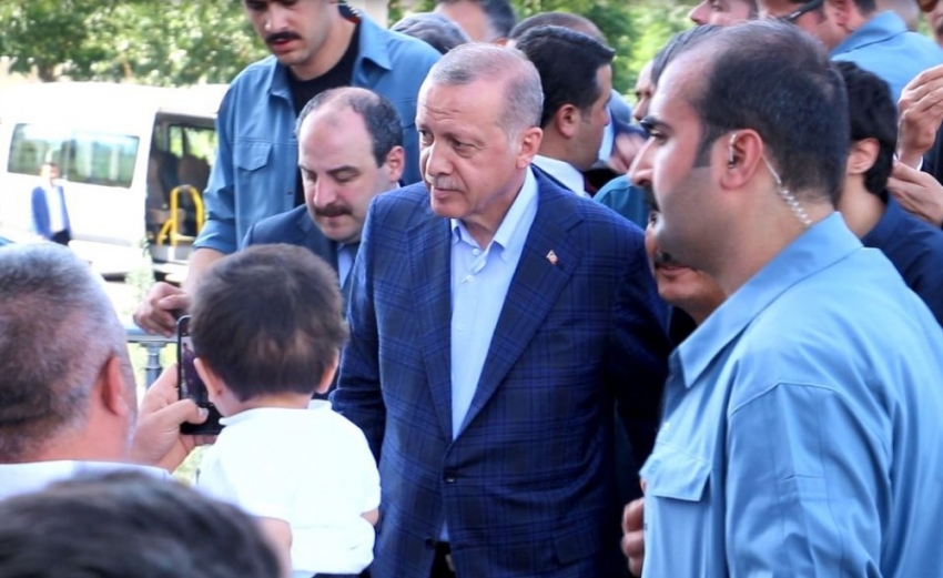 Cumhurbaşkanı Erdoğan’dan şehit ve milletvekilinin ailesine taziye ziyareti