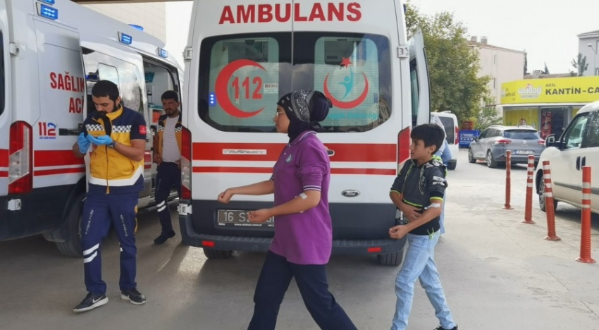 Bursa'da 15 öğrenci hastaneye kaldırıldı, okul tatil edildi 