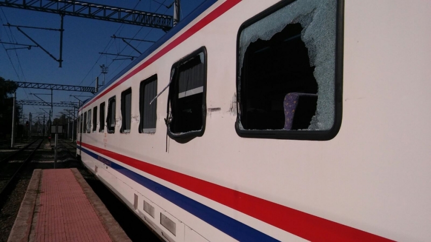 Tren hemzemin geçitte TIR'a çarptı: 13 yaralı