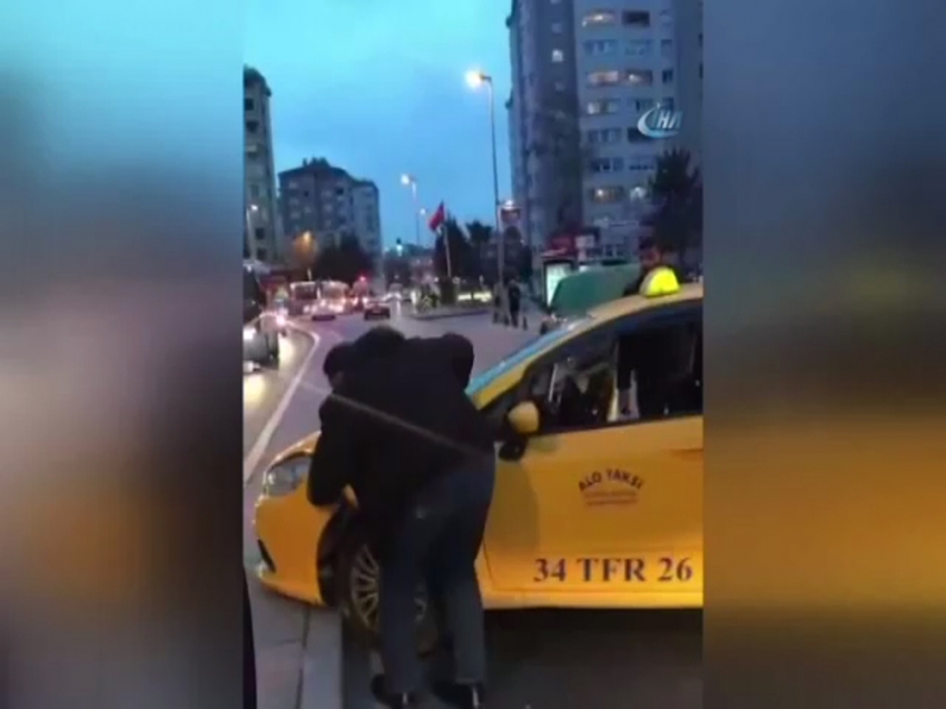 Alkollü taksi sürücüsü Kadıköy’ü birbirine kattı