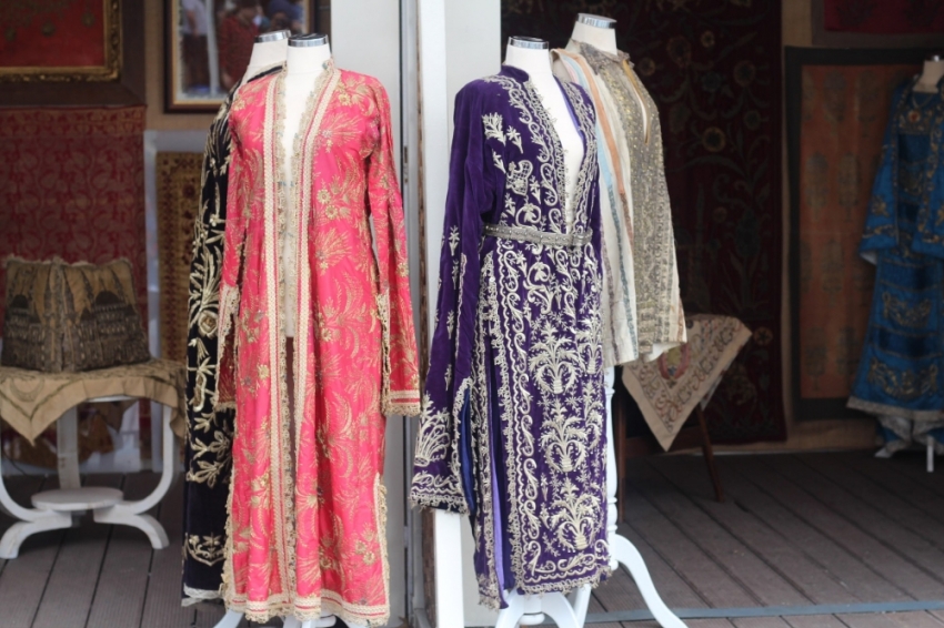 Osmanlı giysileri Antika Festivali’nde görücüye çıktı