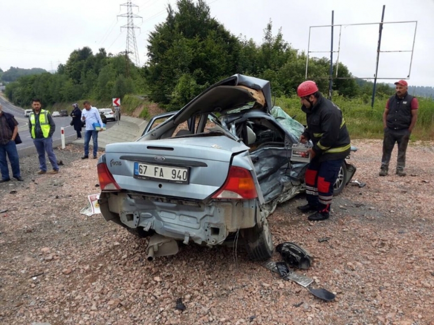 Jandarma aracı otomobille çarpıştı: 1 ölü, 2 yaralı