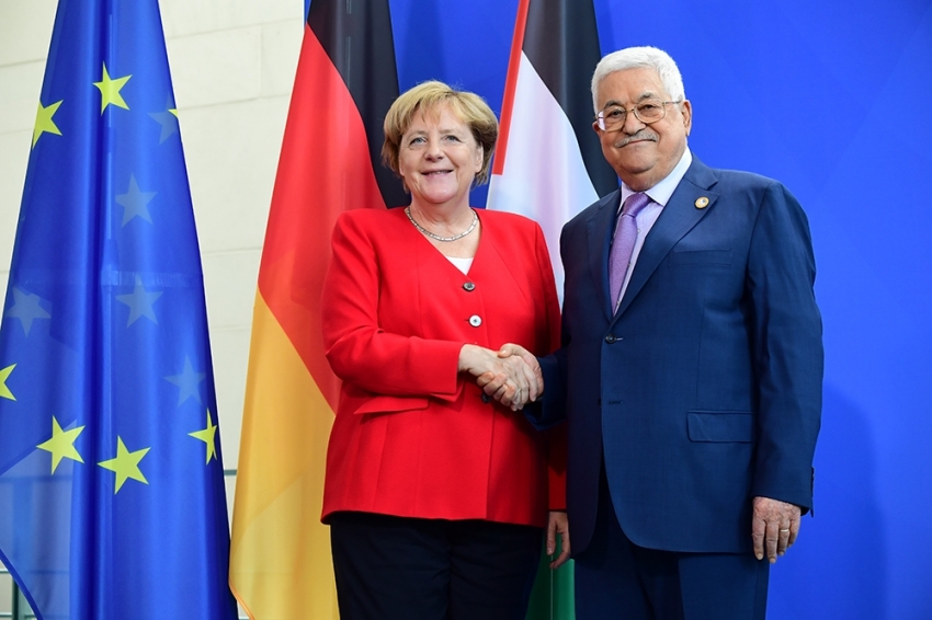 Merkel, Filistin Devlet Başkanı Abbas ile görüştü