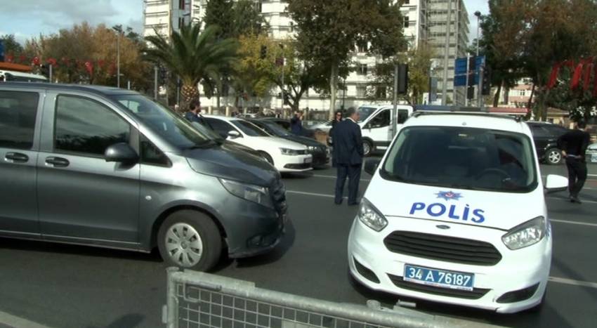 İstanbul Emniyeti önünde şüpheli araç paniği