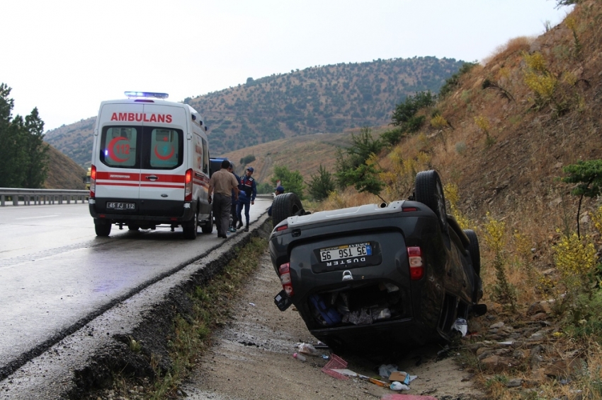 Kula’da iki otomobil çarpıştı: 5 yaralı