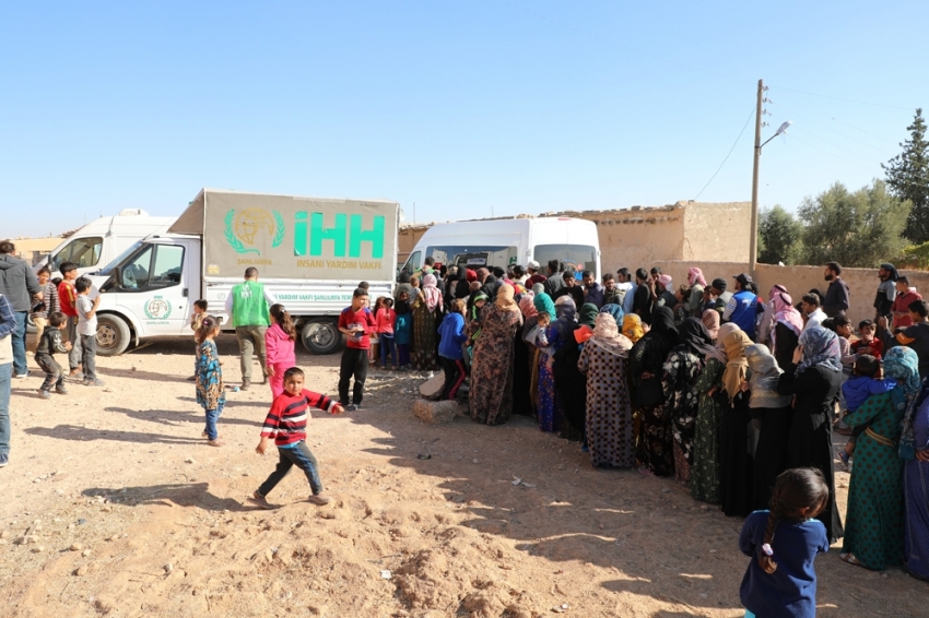 Tel Abyad ve Rasulayn’da 2 bin aileye yardım eli