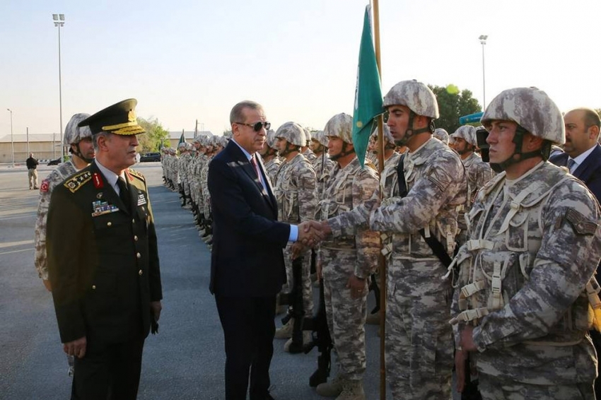 Cumhurbaşkanı Erdoğan’dan Katar’daki Türk komutanlığına ziyaret
