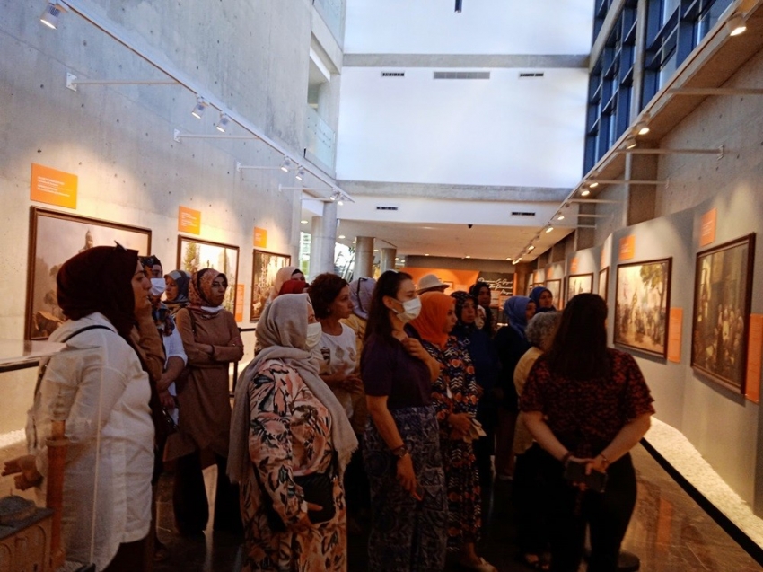 Yalovalı kadınlar Bursa’nın tarihi mekanlarını gezdi