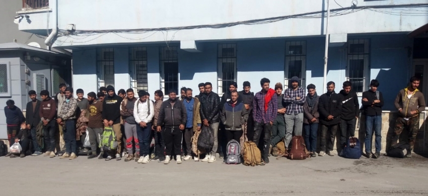 Niğde’de 75 göçmen yakalandı, 2 kişi gözaltına alındı