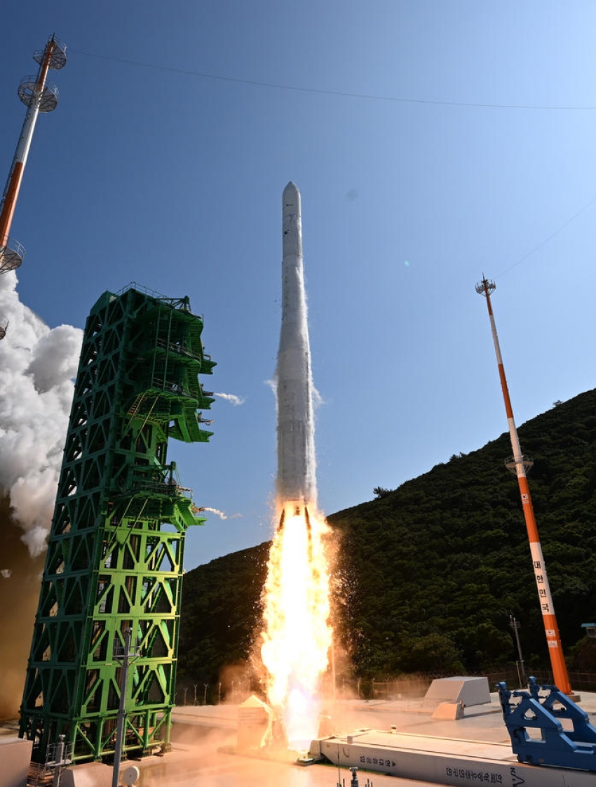 Güney Kore ilk yerli uzay roketi ‘Nuri’yi fırlattı