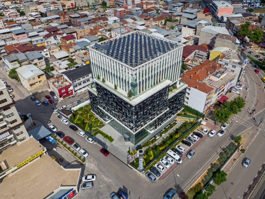 Bursagaz’ın yeşil genel müdürlük binası, 2 bin tondan fazla suyu dönüştürerek kullandı
