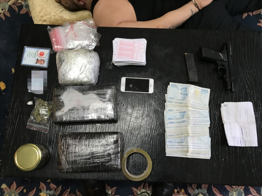 Narkotik operasyonu: 3 kilogram kokain ele geçirildi