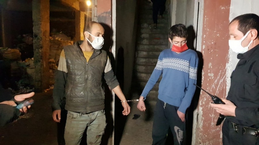 Bursa'da kelepçelenen kardeşleri polis kurtardı