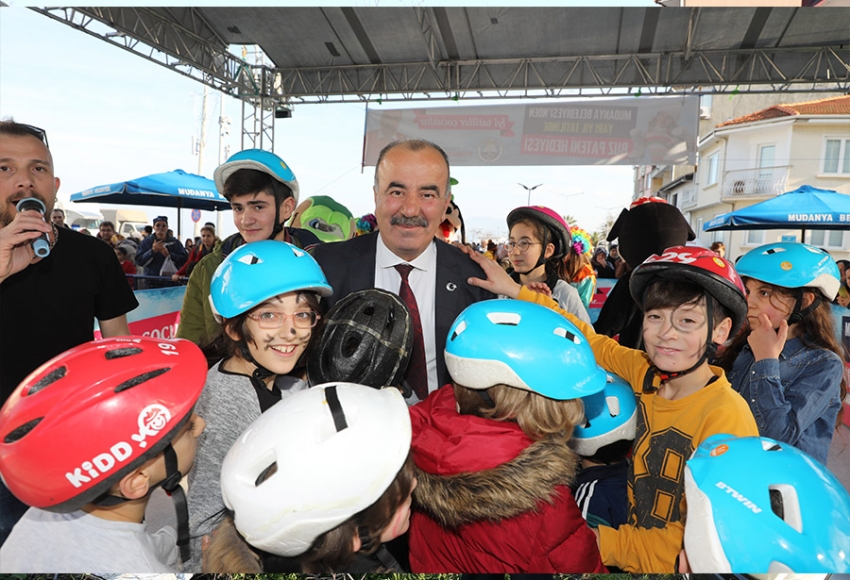 Başkan Türkyılmaz'dan öğrencilere karne hediyesi