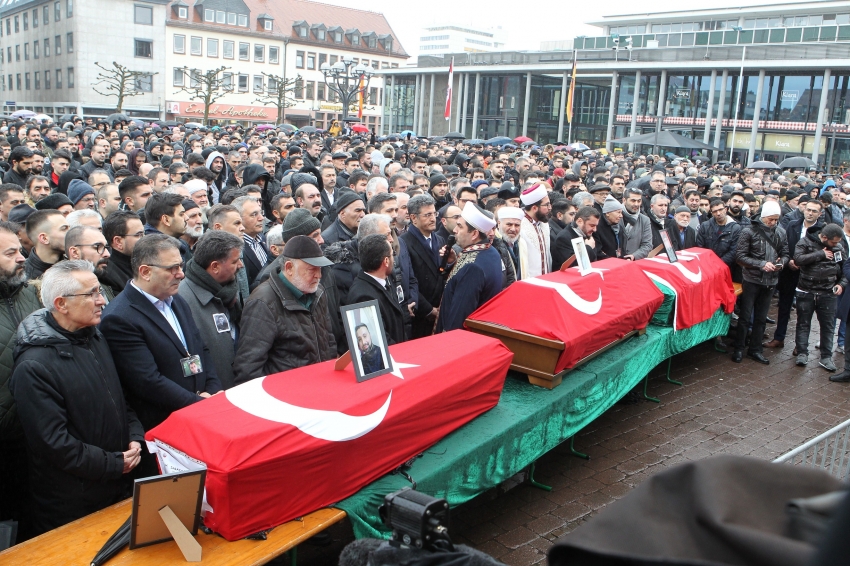 Almanya'da ırkçı saldırıda öldürülen Türkler için cenaze töreni