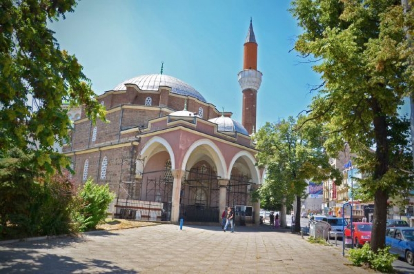 Bulgaristan’da camiler toplu namaza açıldı