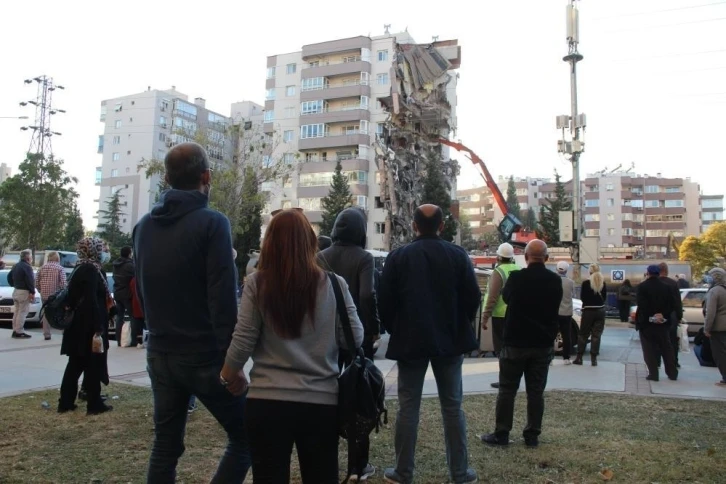 Depremde 11 kişiye mezar olan bina için belediye görevlilerine dava
