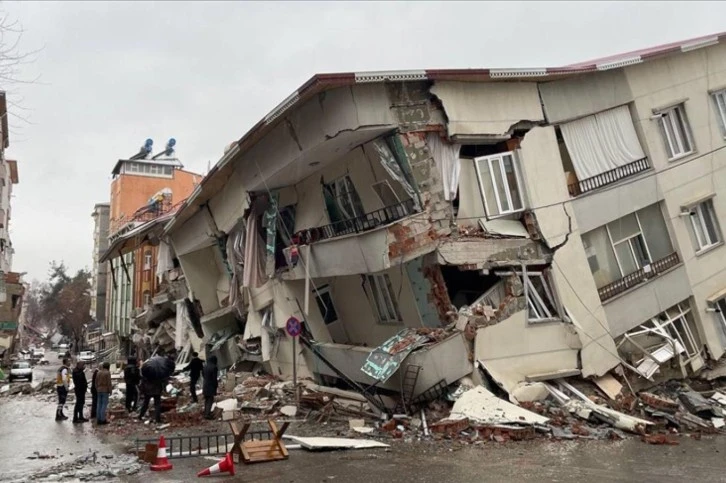 Depremde can kaybı 50 bin 96'ya yükseldi