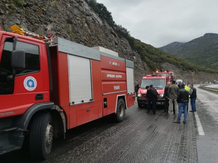 Antalya’da feci kaza: 3 ölü, 14 yaralı