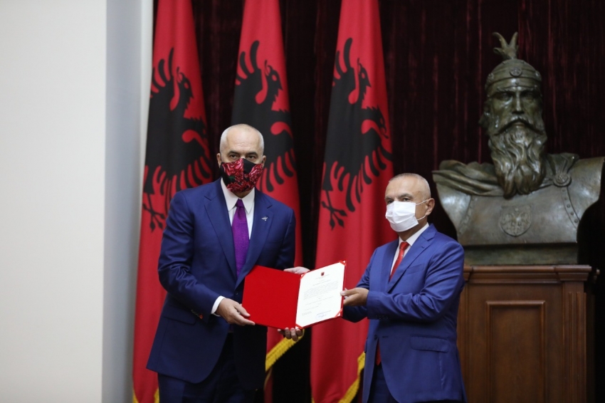 Arnavutluk’ta yeni hükümet yemin etti
