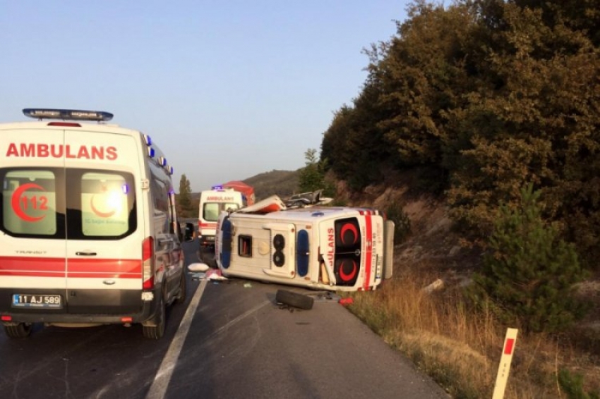 Bursa'da ambulans takla attı