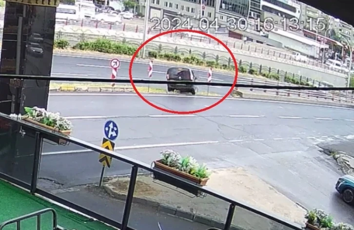 Diyarbakır’da hafif ticari araç sürücüsü dalınca ilginç kaza meydana geldi
