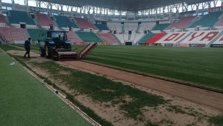 Diyarbakır stadyumunda çimler yenileniyor
