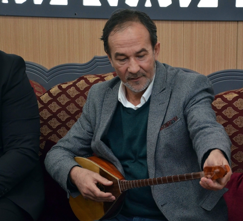 Sultanbekov Türkiye için yazdığı şarkıyı ilk kez okudu