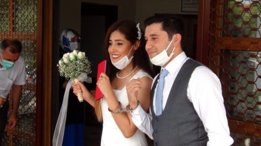 Bursa'da kelepçeli nikah