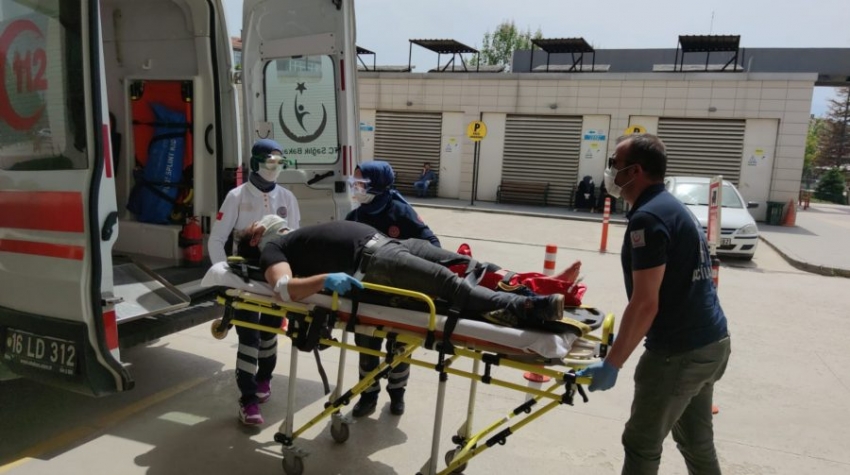 Bursa'da dün satın aldığı motosikletiyle kaza yaptı, bacağı kırıldı