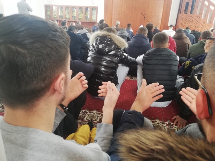 Arnavutluk’ta eller semaya, depremzedeler için açıldı